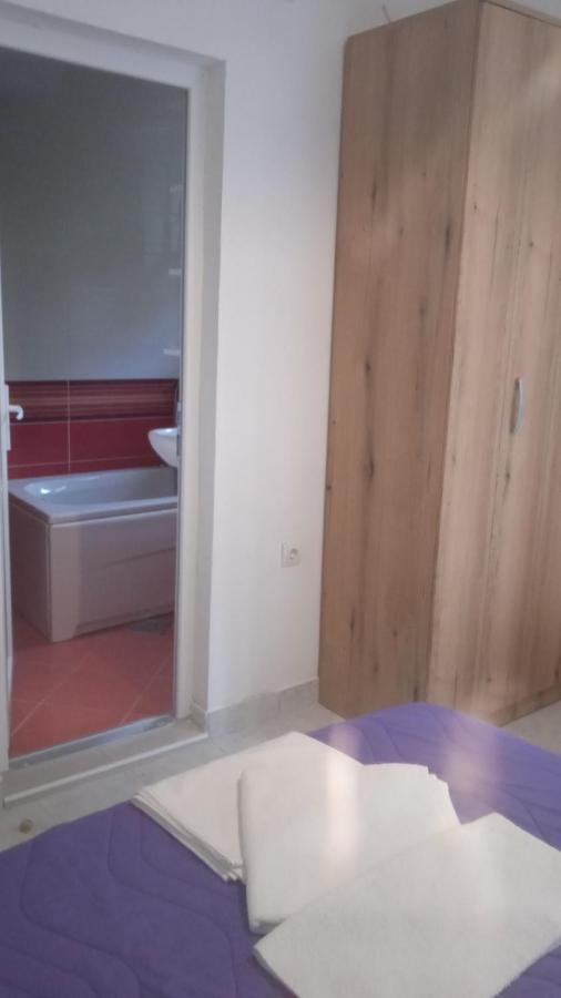 Apartments Jovana Petrovac na moru Exterior foto