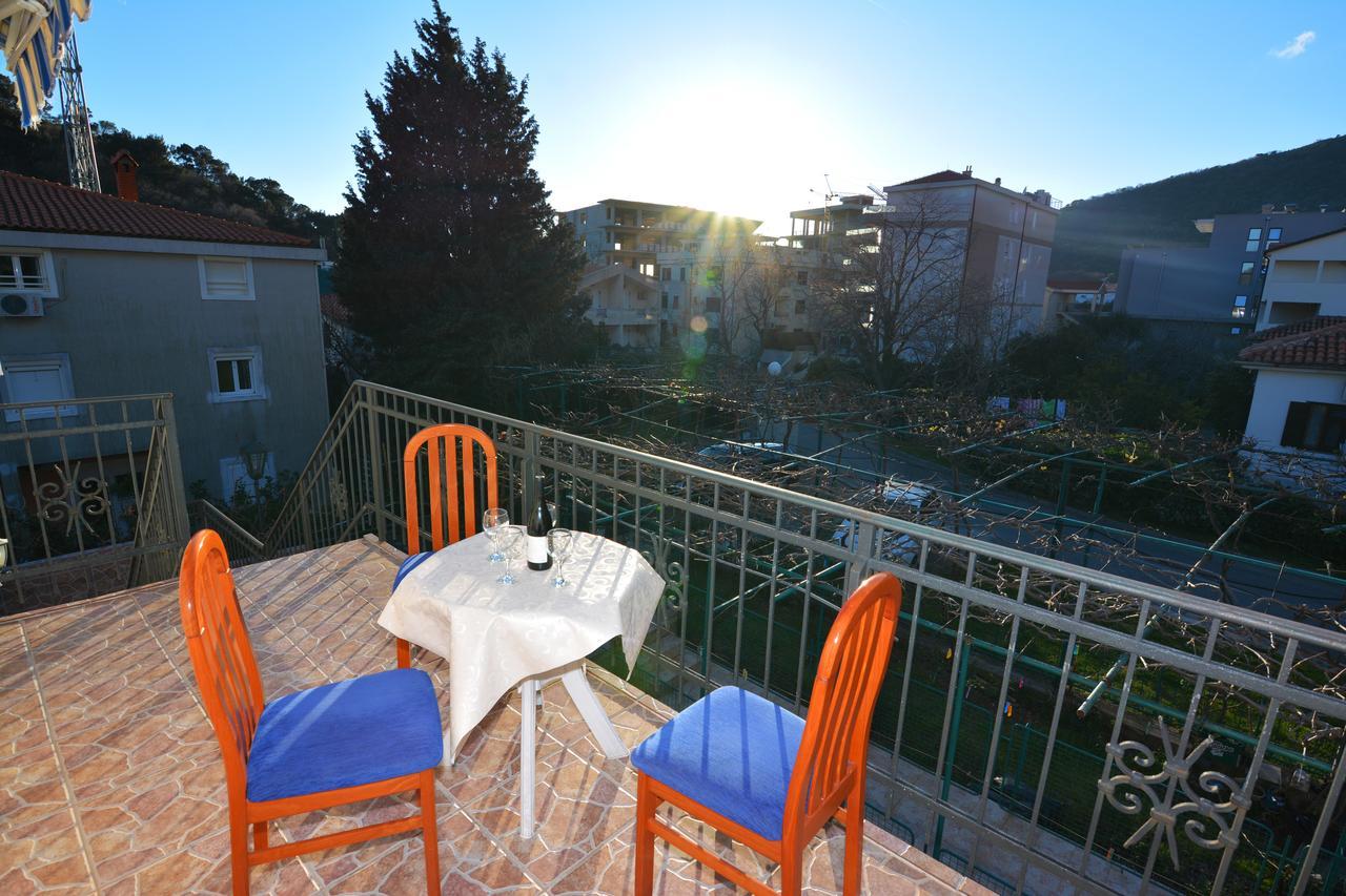 Apartments Jovana Petrovac na moru Exterior foto