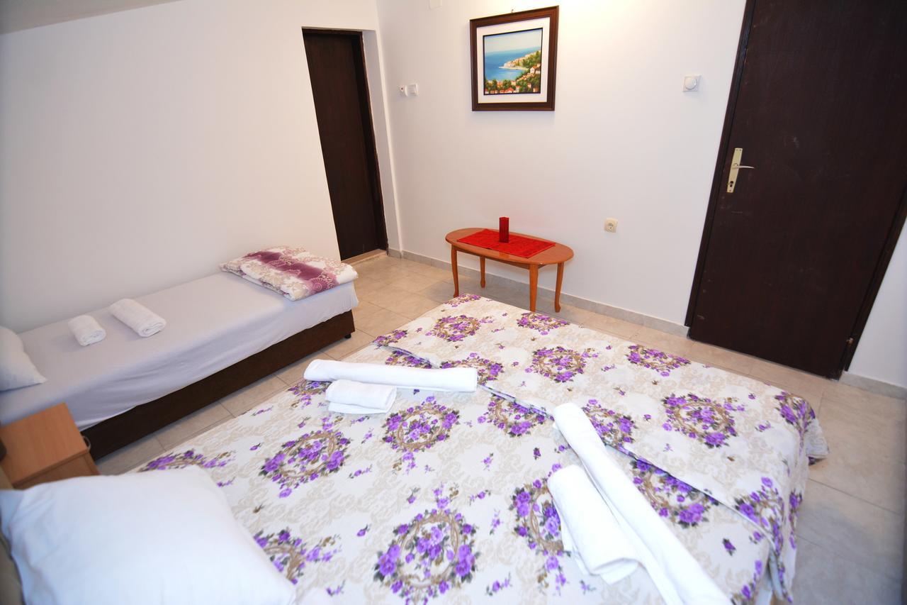 Apartments Jovana Petrovac na moru Exterior foto