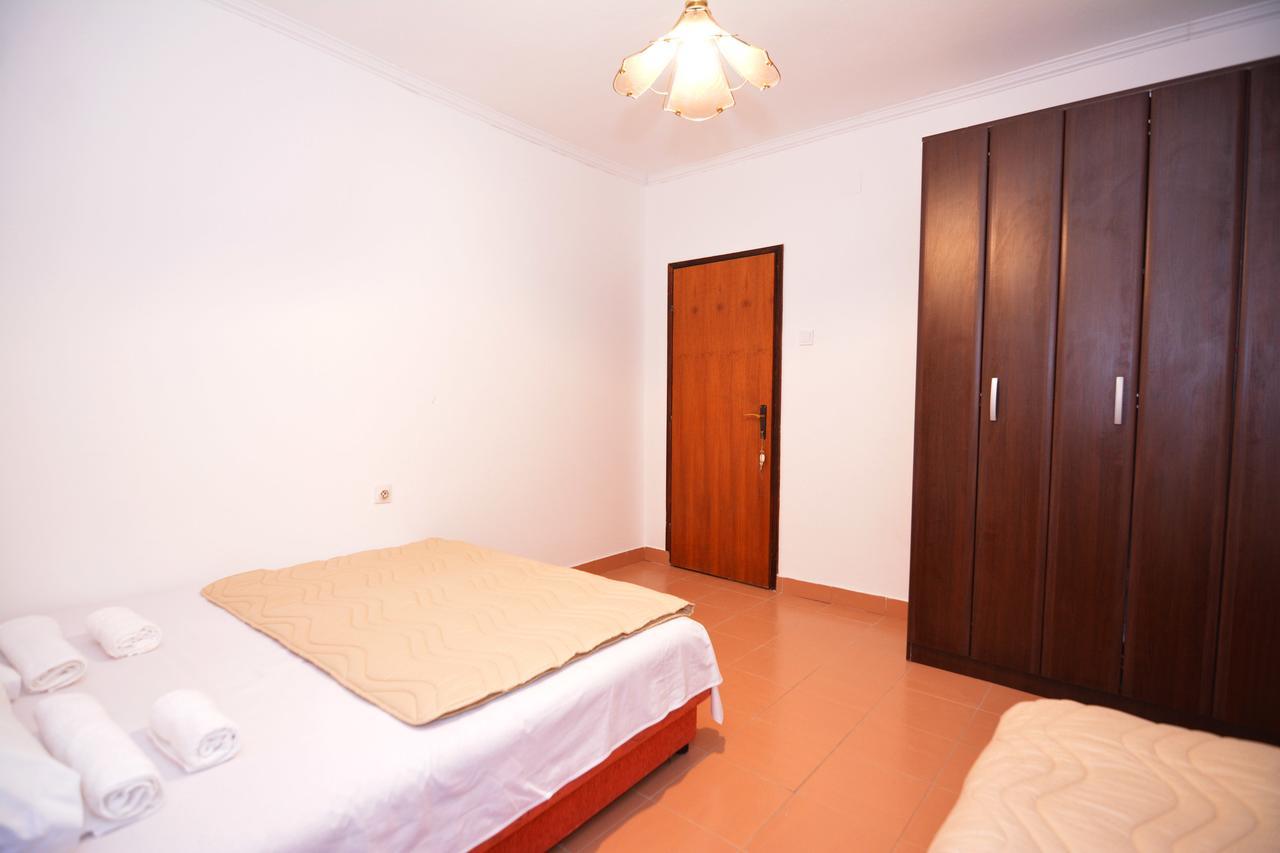 Apartments Jovana Petrovac na moru Exterior foto