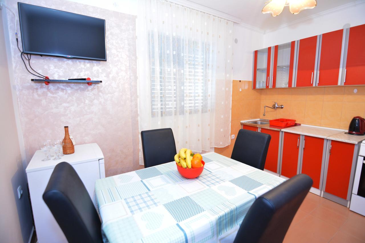 Apartments Jovana Petrovac na moru Exterior foto