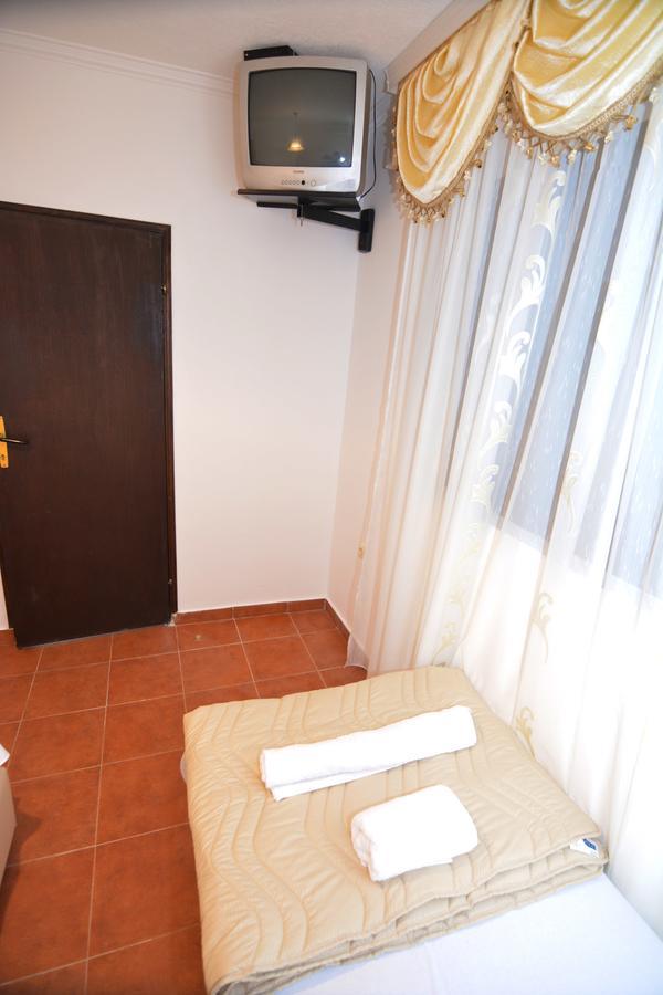Apartments Jovana Petrovac na moru Exterior foto