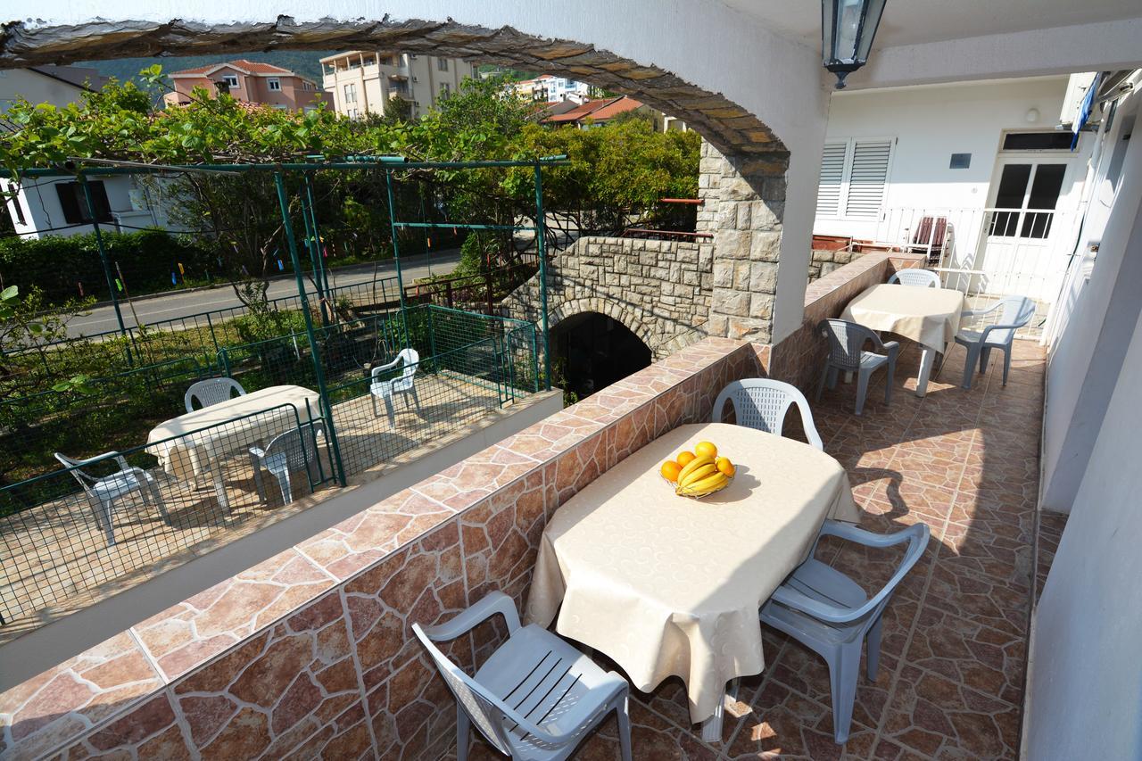 Apartments Jovana Petrovac na moru Exterior foto
