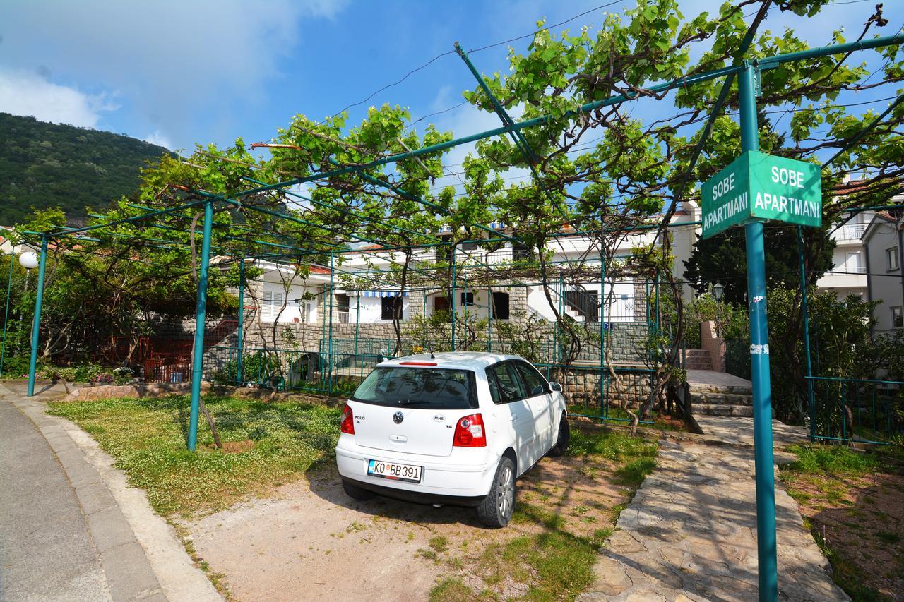 Apartments Jovana Petrovac na moru Exterior foto