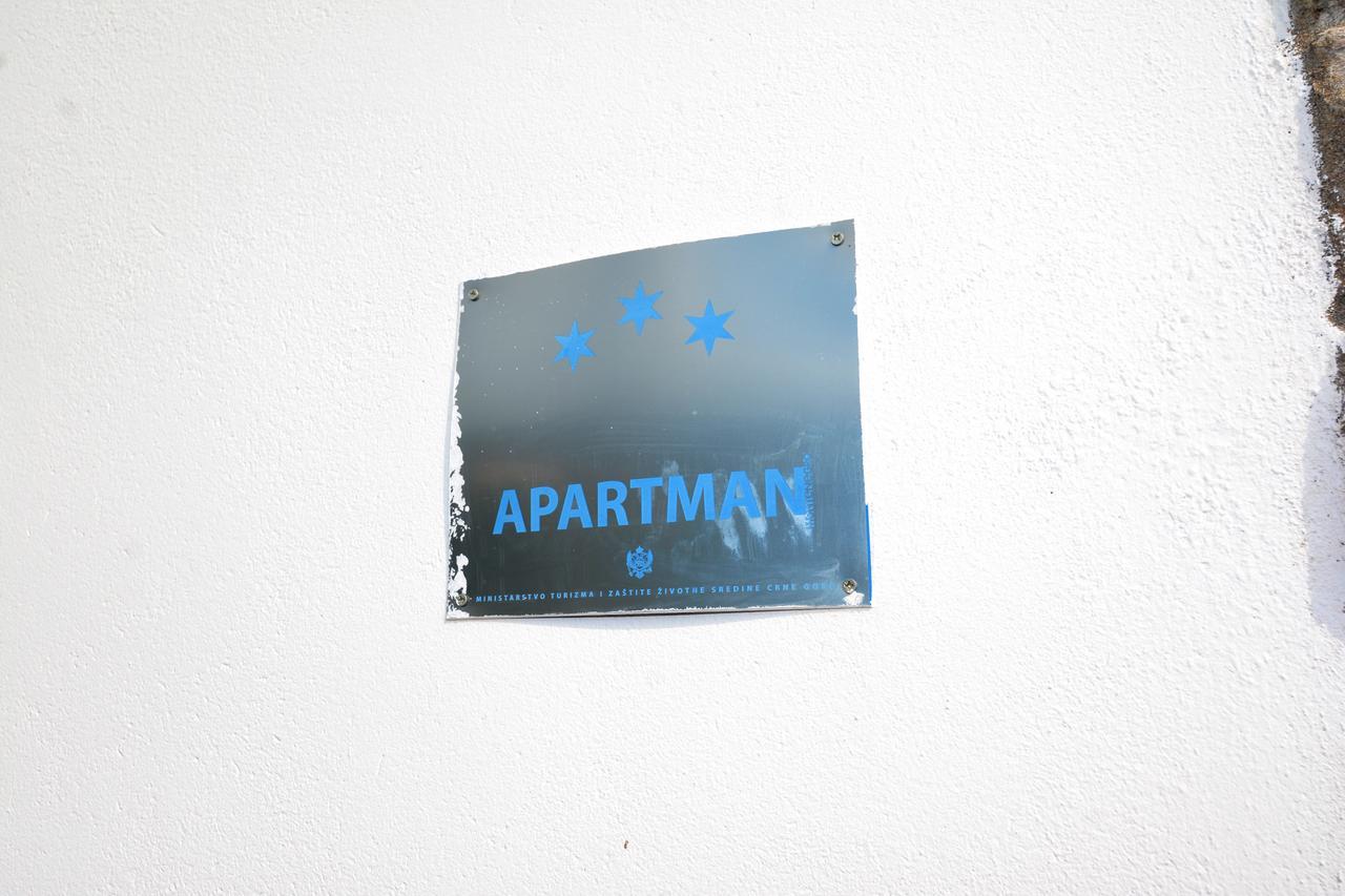 Apartments Jovana Petrovac na moru Exterior foto
