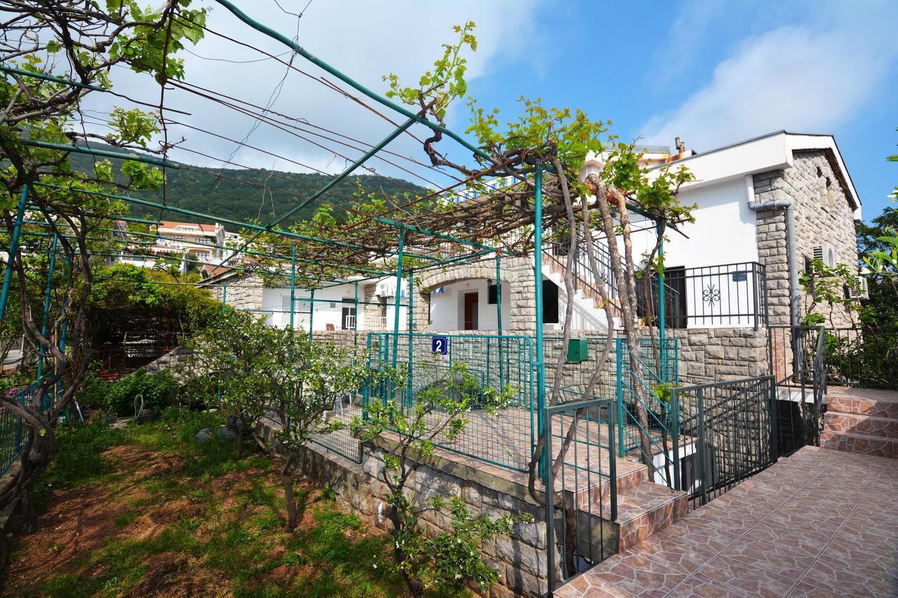 Apartments Jovana Petrovac na moru Exterior foto