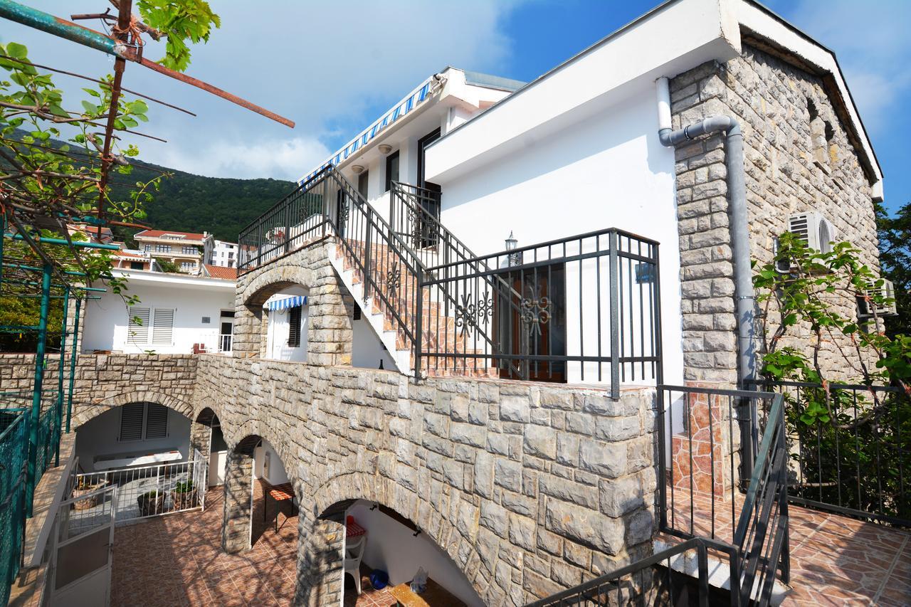 Apartments Jovana Petrovac na moru Exterior foto