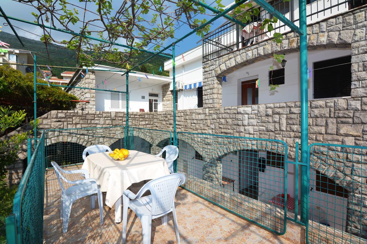Apartments Jovana Petrovac na moru Exterior foto